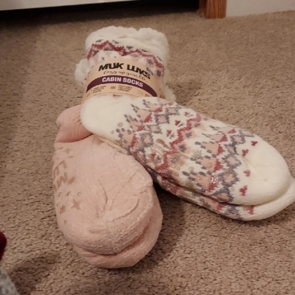 Muk Luks Pink and White Cabin Socks - Picture 5 of 8